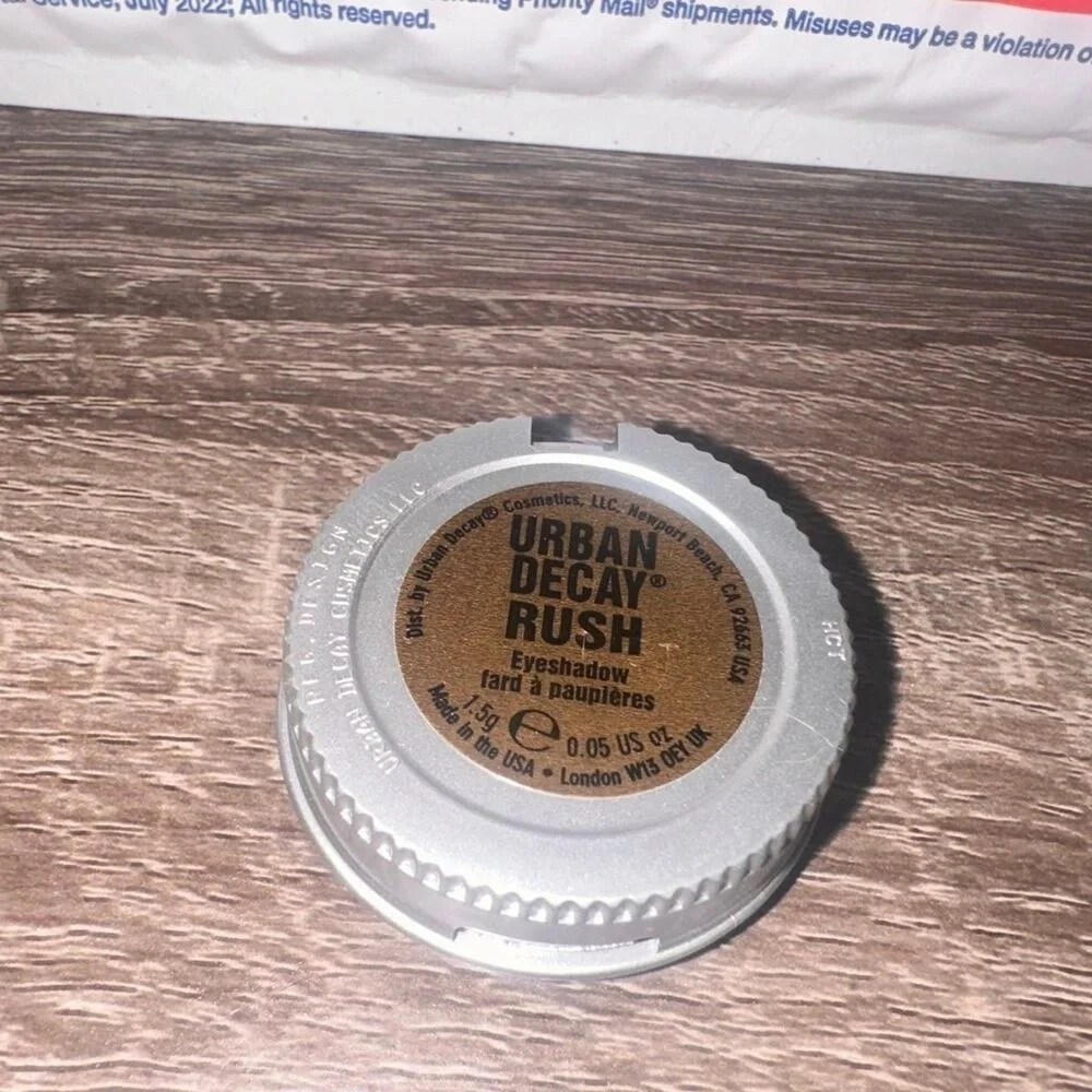 Urban Decay Eye Shadow rush‎ eyeshadow token